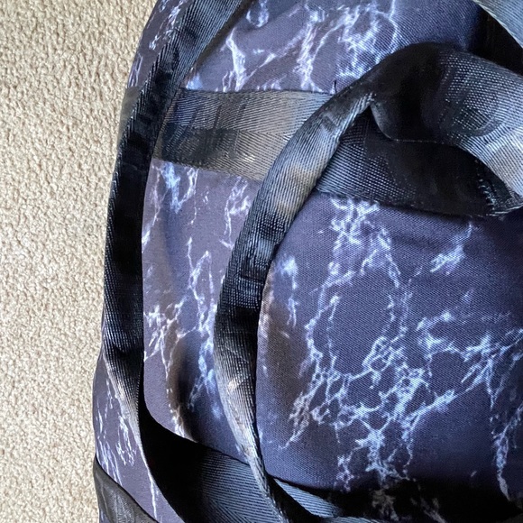 Kendall & Kylie Duffle Bag in Faux Stone Pattern - Picture 5 of 10